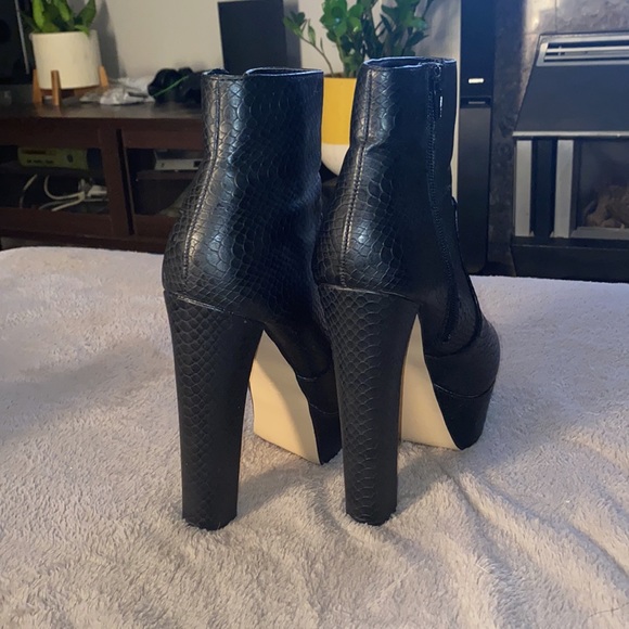 Fashion Nova heeled ankle booties - Picture 3 of 3